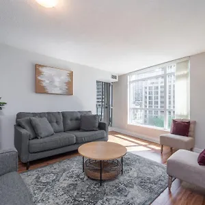 Spacious 2 Bedroom Den, 2 Bath, Sleeps 5 With Balcony And Lakeview Downtown Toronto